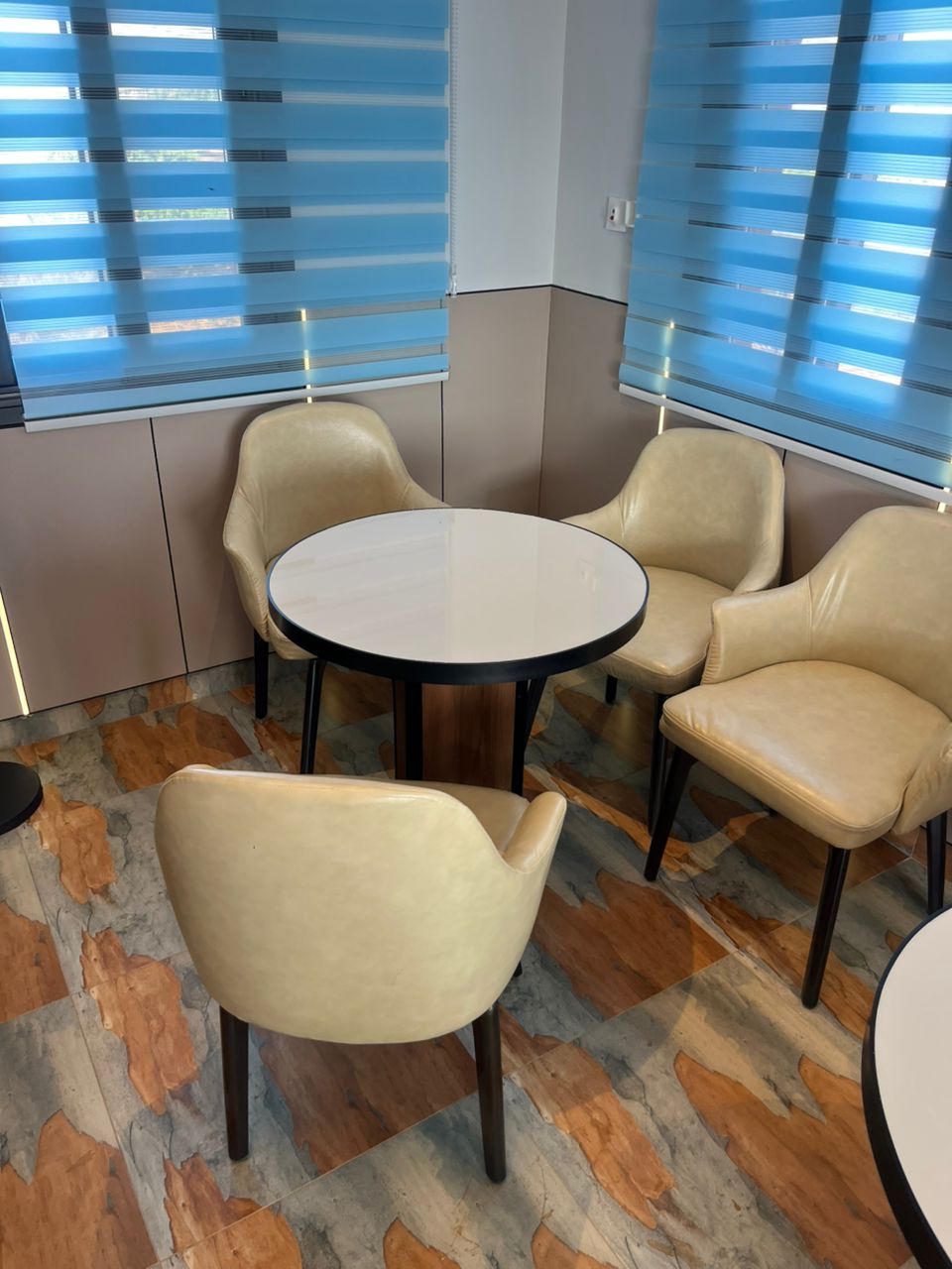 Table à Manger Modèle 11